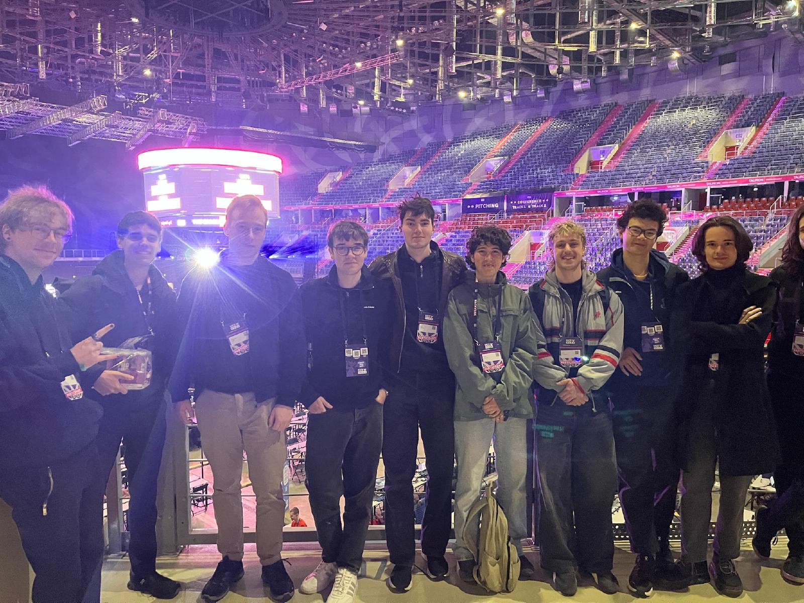 Group photo in a rather bright arena